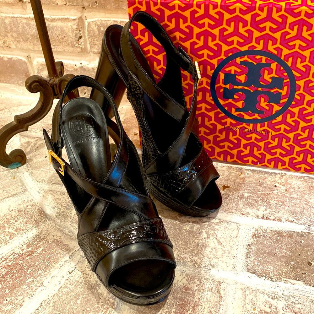 NWT. Tory Burch Deidre-Shiny Madrs Black Leather 4.5” Platform Heels
